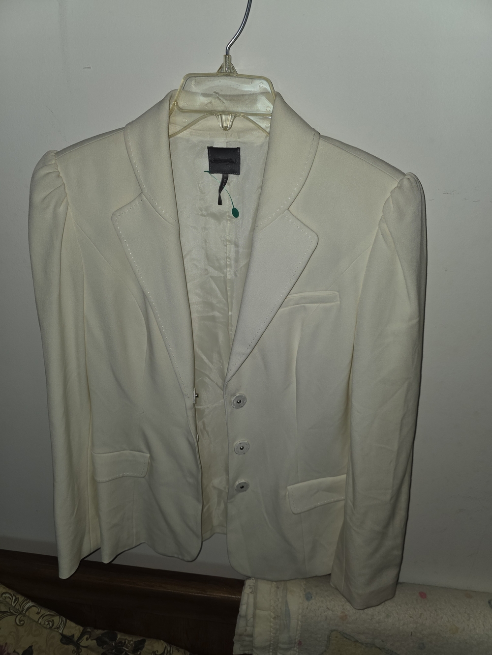 Womens Cream Single-Breasted Blazer With Shoulder Pad - Classic Tailored Style
